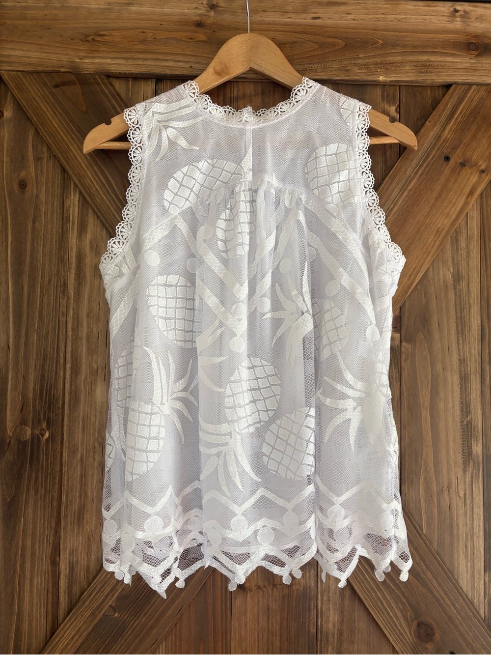 Anthropologie Maeve White Lace Embroidered Pineapple Sleeveless Top. Size 10.